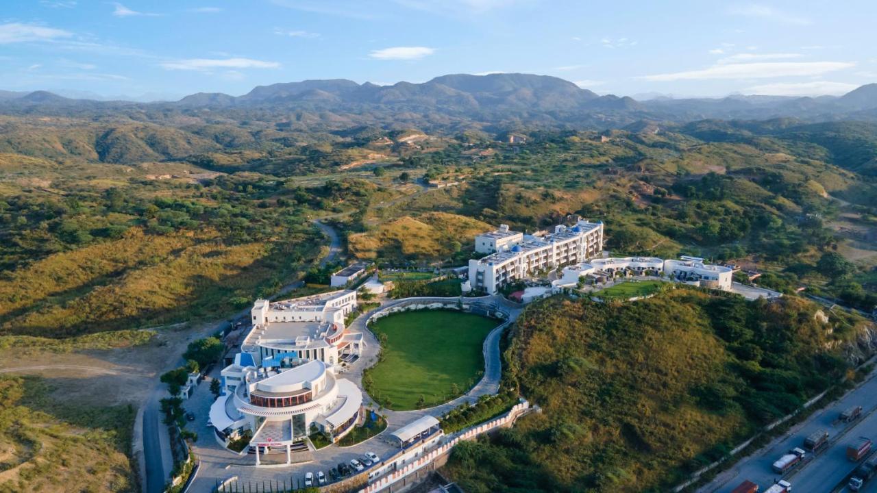 Ramee Royal Resort & Spa - Удайпур Экстерьер фото