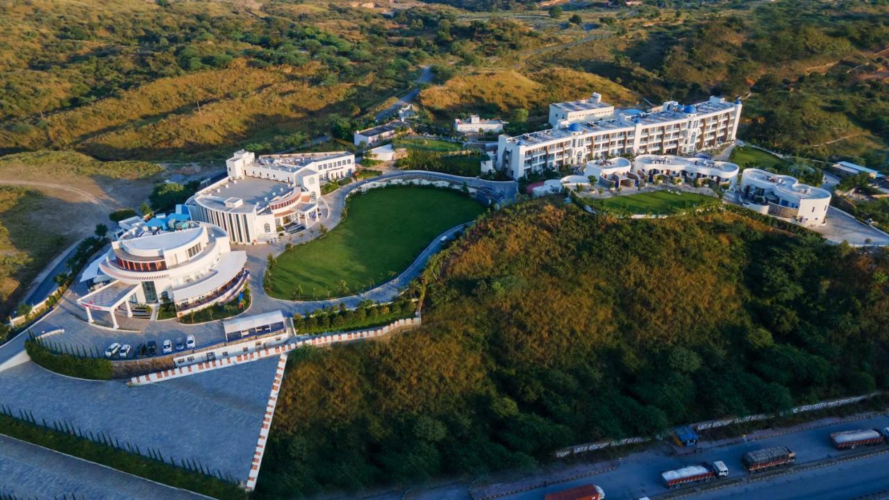 Ramee Royal Resort & Spa - Удайпур Экстерьер фото